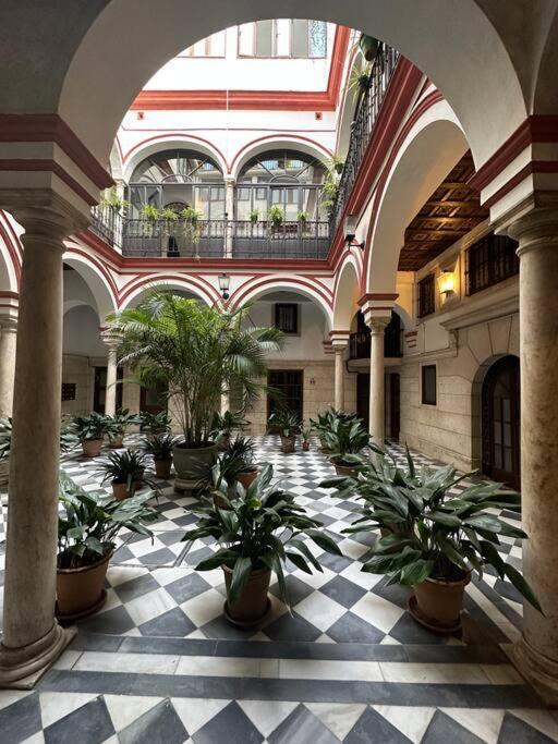 Apartamento Patio Sevillano Frente Catedral Exterior photo